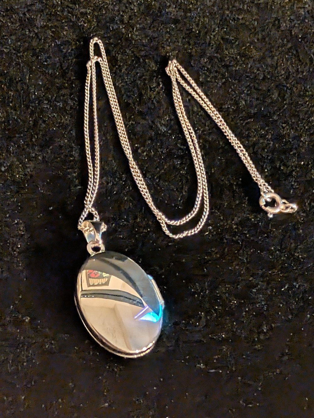 Michael Hill 925 Sterling Silver Floral Oval Locket Necklace w/ Box - Picture 4 of 6